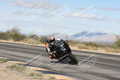 media/Nov-16-2025-Race Pace (Sun) [[8c5fa54630]]/Non Verified Riders (1st 20 Minutes)/3-Turn 3 Inside (11am)/